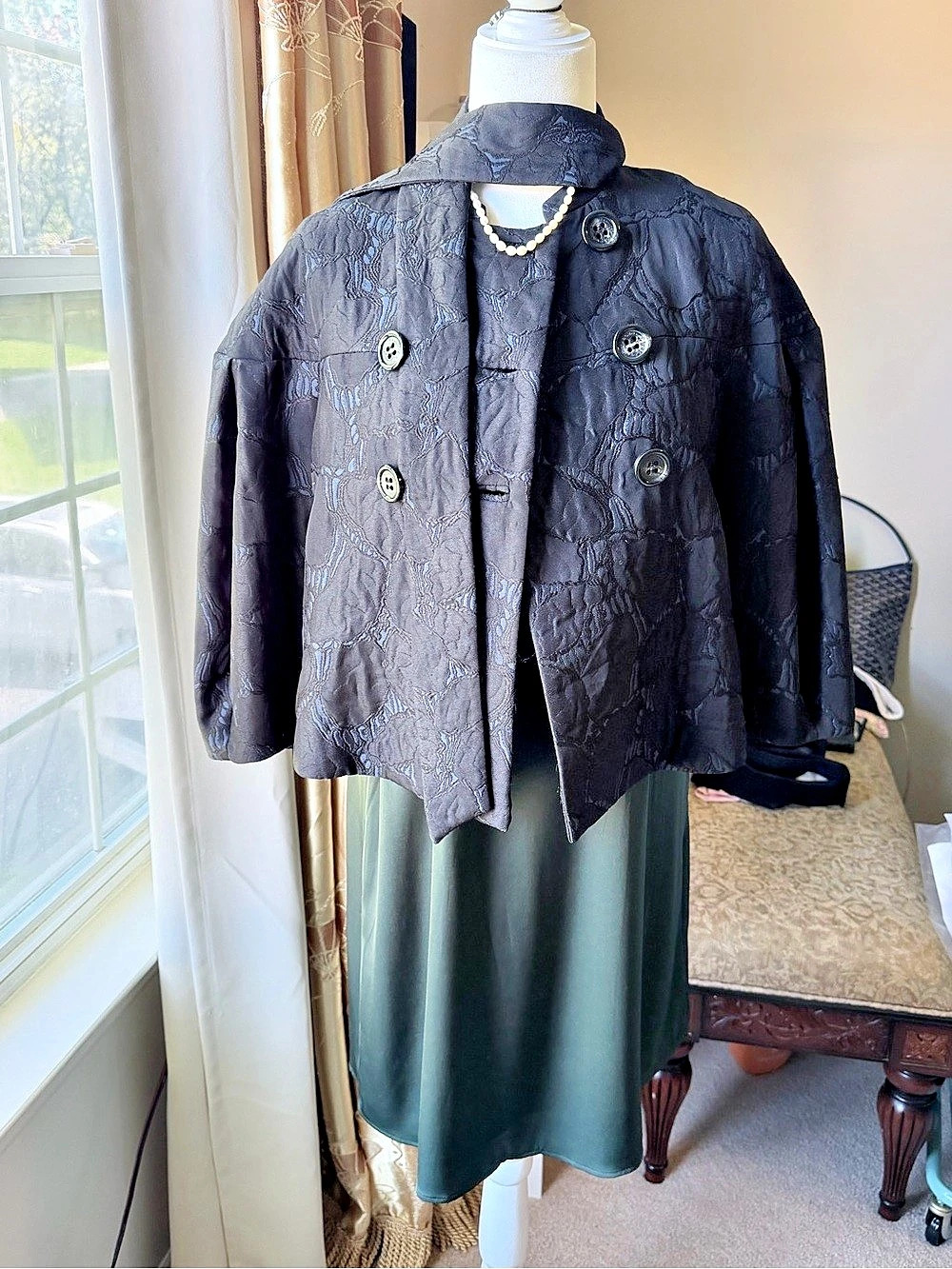 BCBGMAXAZRIA Textured Button Front Jacket Size Small Like New